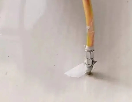 平顺瓷砖空鼓维修公司专业解答在瓷砖铺贴过程中，如果使用的砂料过粗（如全部使用了粗砂），可能会导致以下问题